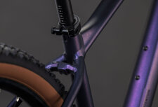 CUBE ATTENTION SLX PURPLEGALAXY´N´BLACK 2026 – hardtail MTB bicikl u purplegalaxy i crnoj boji, aluminijski okvir modernog sportskog dizajna, atraktivni grafički detalji, 29” kotači i uravnotežena geometrija za rekreativnu i sportsku vožnju.