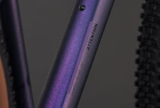 CUBE ATTENTION SLX PURPLEGALAXY´N´BLACK 2026 – hardtail MTB bicikl u purplegalaxy i crnoj boji, aluminijski okvir modernog sportskog dizajna, atraktivni grafički detalji, 29” kotači i uravnotežena geometrija za rekreativnu i sportsku vožnju.