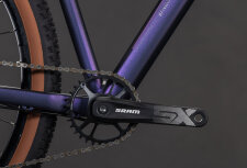CUBE ATTENTION SLX PURPLEGALAXY´N´BLACK 2026 – hardtail MTB bicikl u purplegalaxy i crnoj boji, aluminijski okvir modernog sportskog dizajna, atraktivni grafički detalji, 29” kotači i uravnotežena geometrija za rekreativnu i sportsku vožnju.