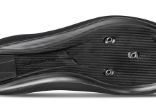 Ženska preciznost. Karbonska snaga. Udobnost bez kompromisa.