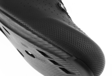 Ženska preciznost. Karbonska snaga. Udobnost bez kompromisa.