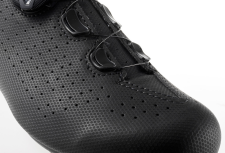 Ženska preciznost. Karbonska snaga. Udobnost bez kompromisa.